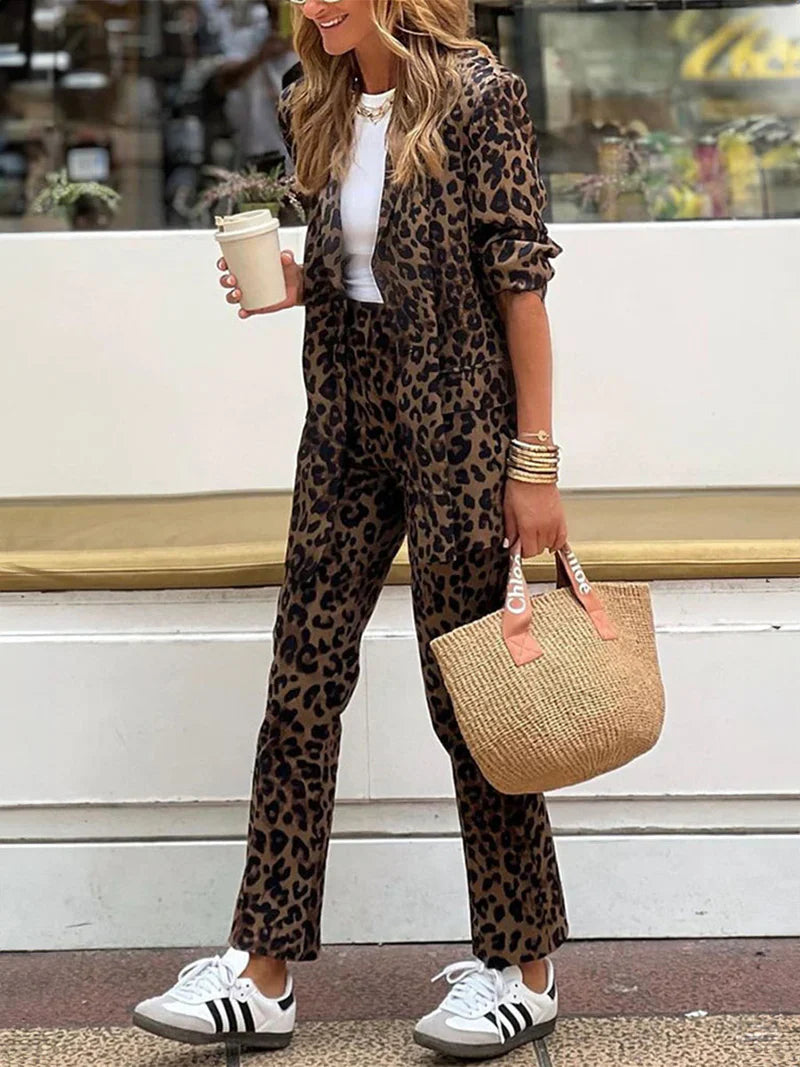 Penélope - Conjunto de blazer y pantalón con estampado animal